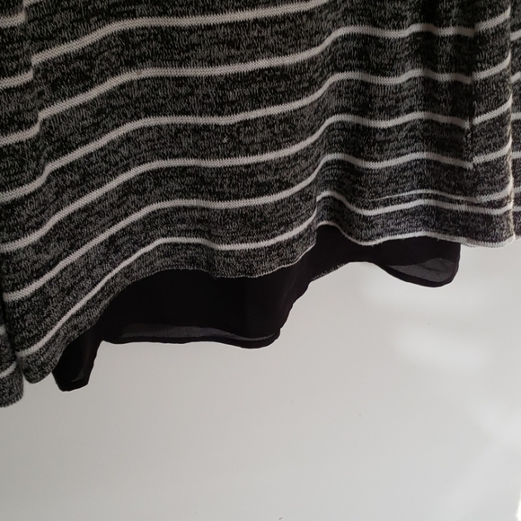 Larry Levine Split Back Striped Sweater - Picture 3 of 7